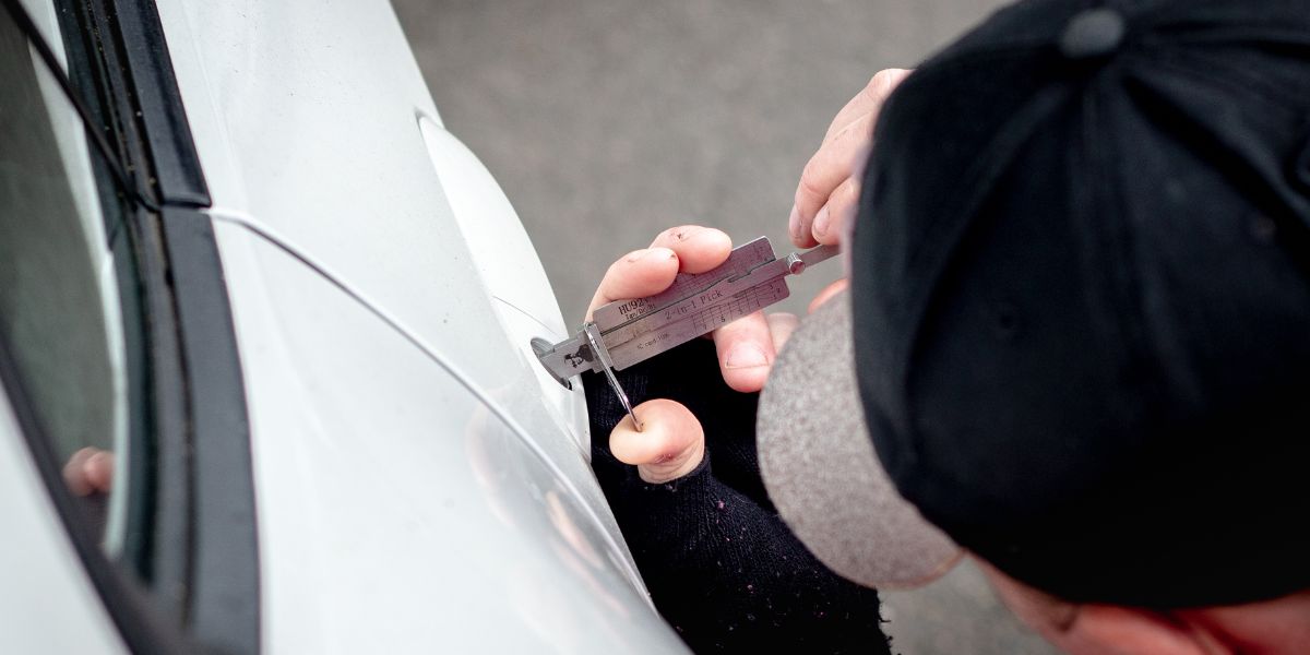 Awaryjne otwieranie samochodów